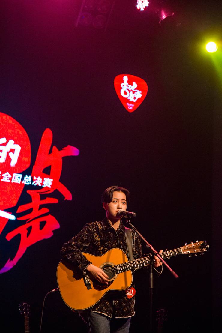 第四届“海洋之神吉他女声弹唱大赛”总冠军出炉<br />温格夺冠，董冬冬担任评委